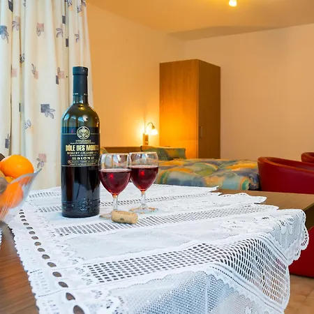 Piccolo By Interhome 木屋