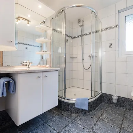 Domek alpejski Piccolo By Interhome Saas-Grund